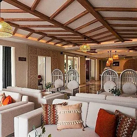 Adella Hotel 4*
