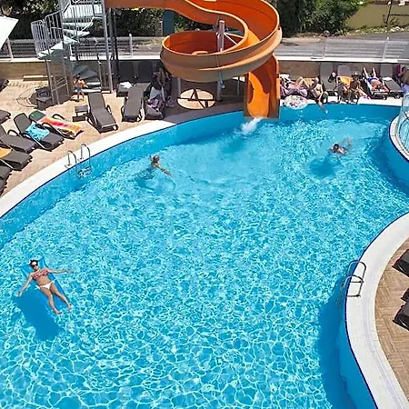 Adella Hotel