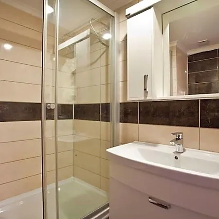 Adella Hotel 4*