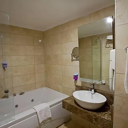 Hotel Adella Side