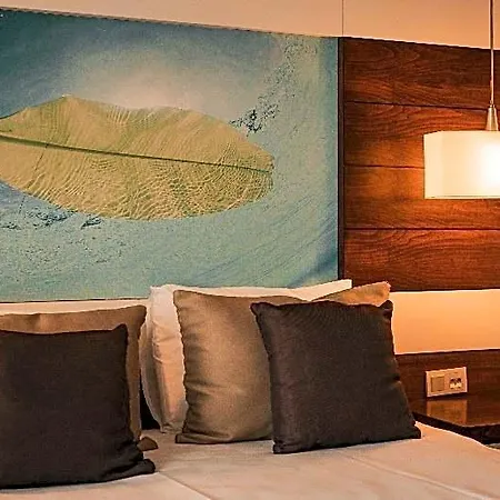 Hotel Adella 4*